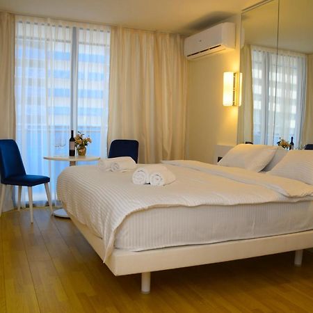 Twin Towers By Picnic Apartment Batumi Exterior photo