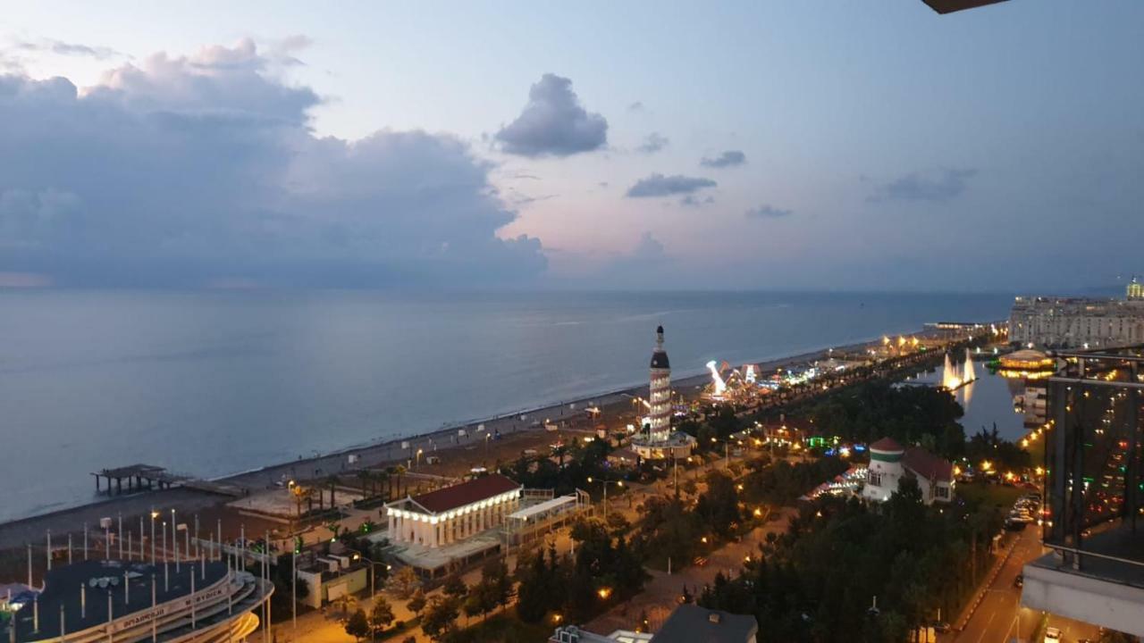 Twin Towers By Picnic Apartment Batumi Exterior photo
