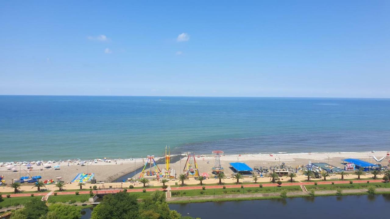 Twin Towers By Picnic Apartment Batumi Exterior photo