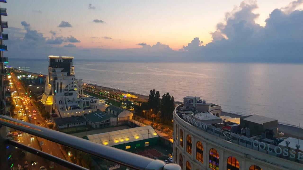 Twin Towers By Picnic Apartment Batumi Exterior photo