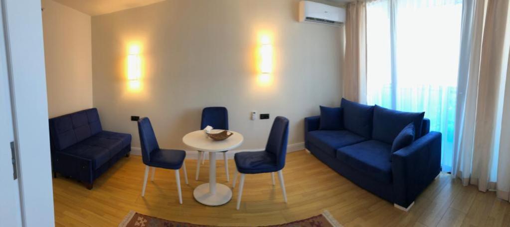 Twin Towers By Picnic Apartment Batumi Exterior photo